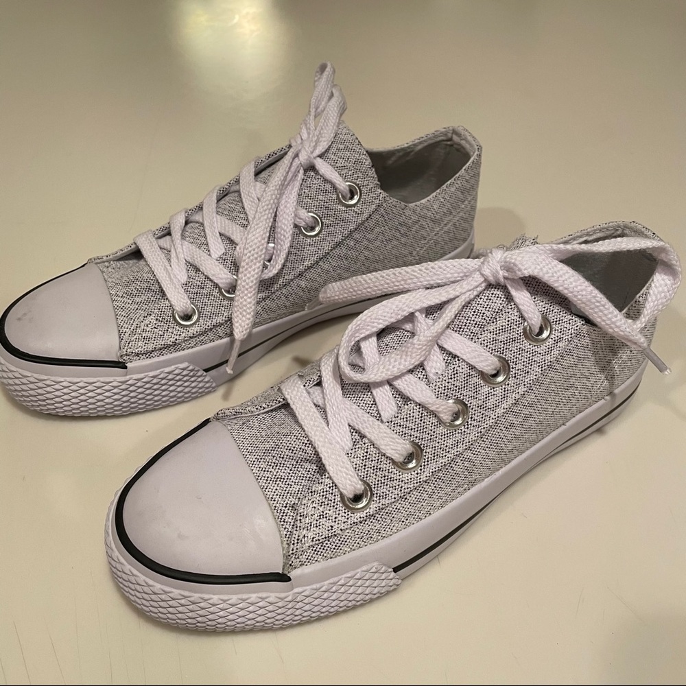 Airwalk- Women’s Grey Lace-Up Sneaker- SIZE US 5.5